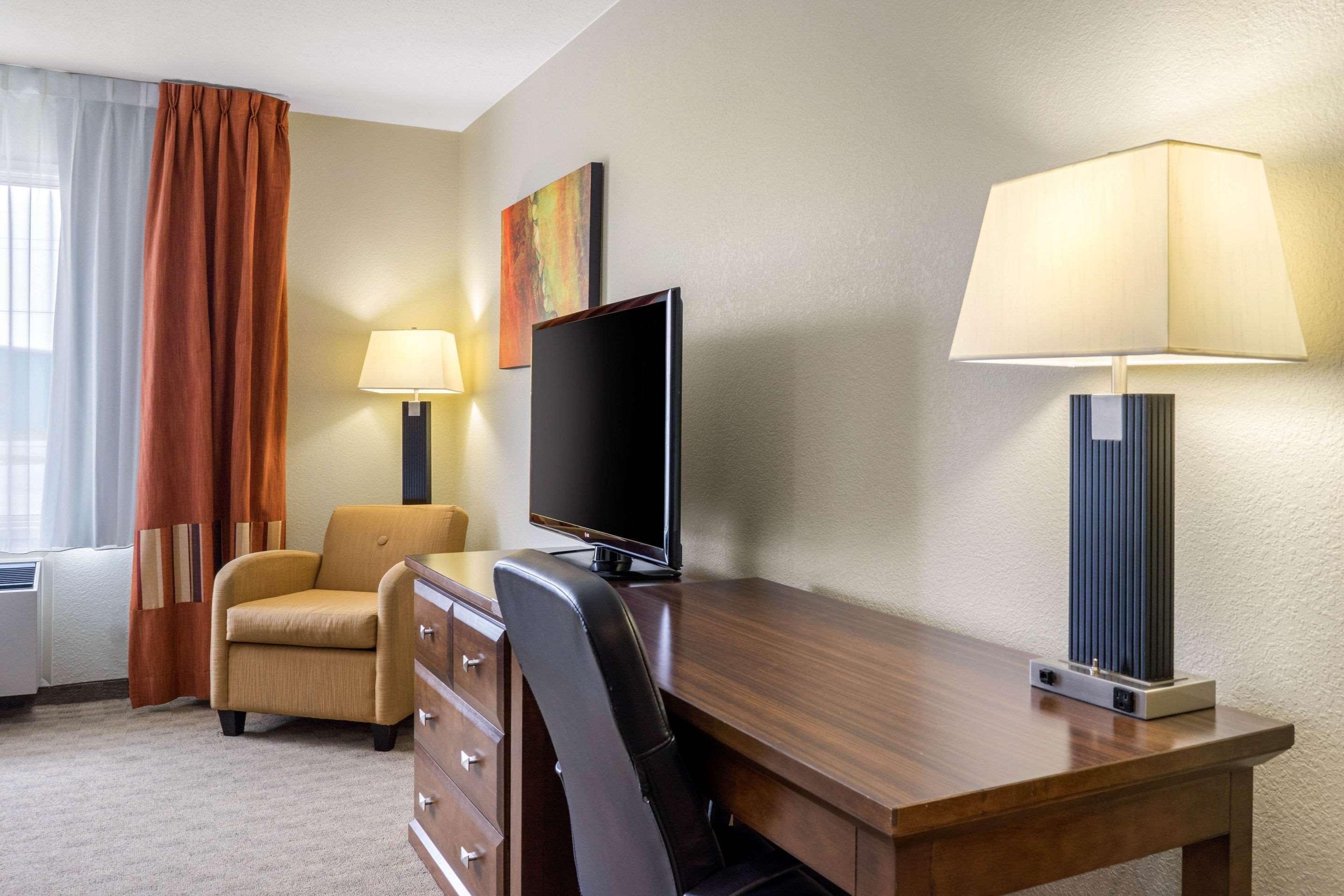 Quality Inn & Suites Winkler Екстер'єр фото