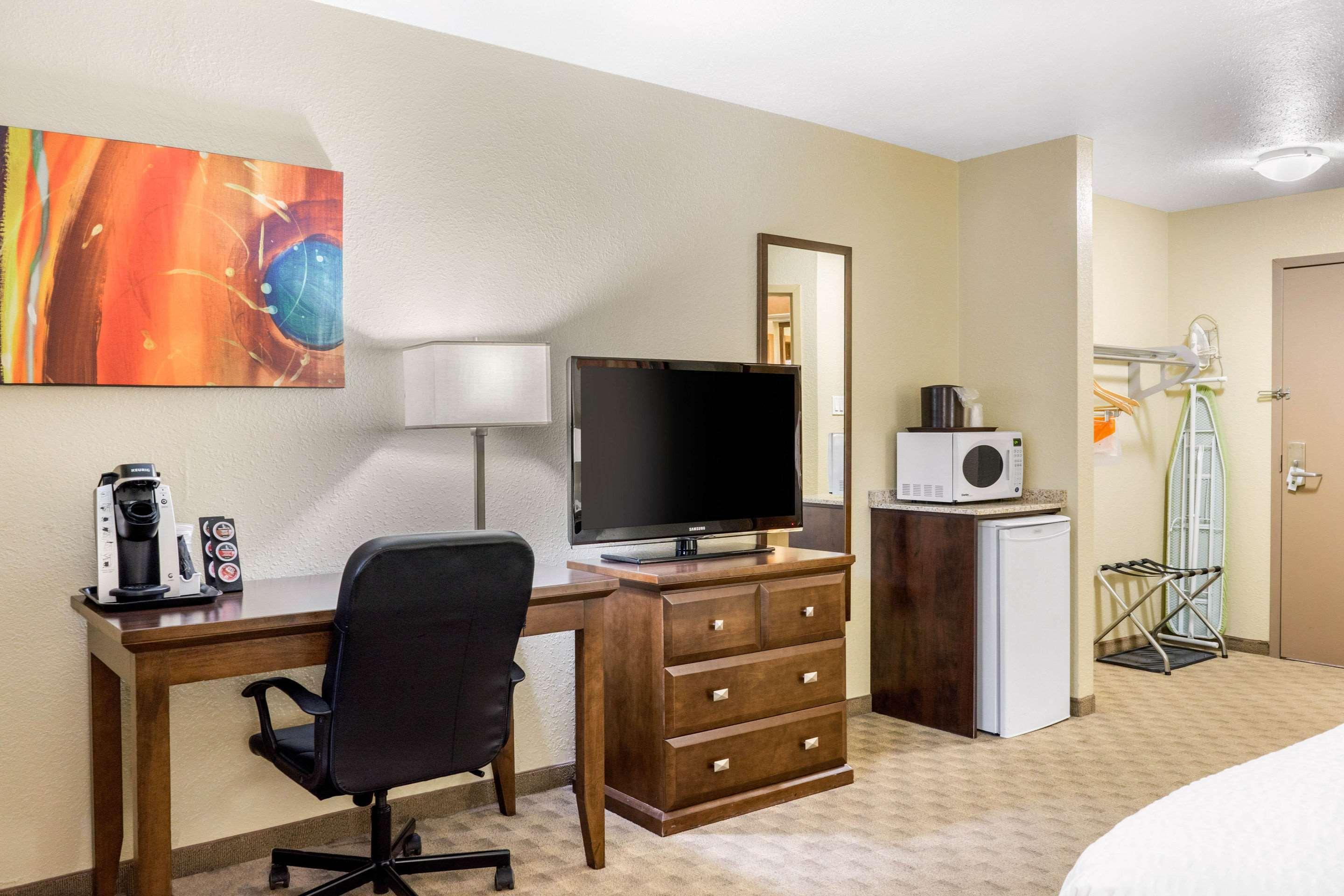 Quality Inn & Suites Winkler Екстер'єр фото