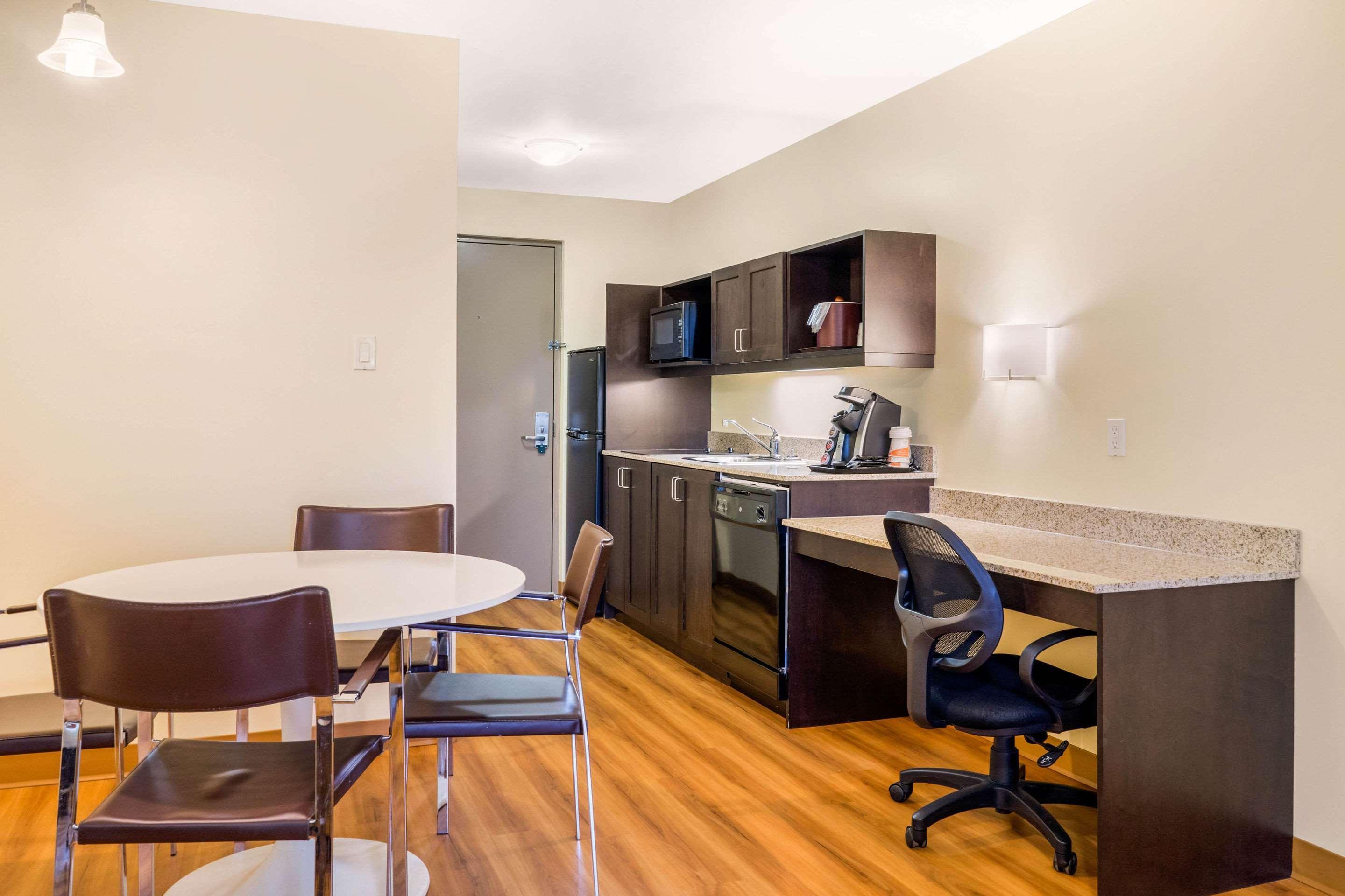 Quality Inn & Suites Winkler Екстер'єр фото