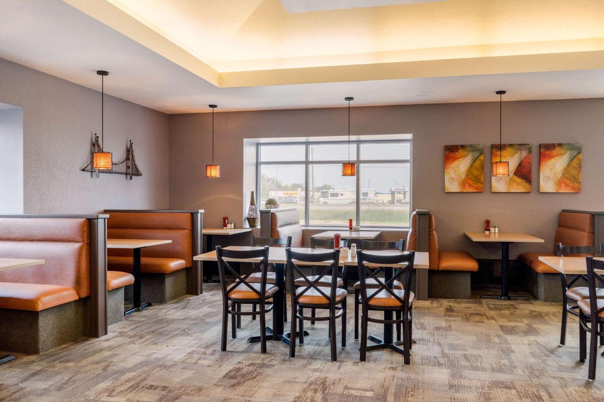 Quality Inn & Suites Winkler Екстер'єр фото
